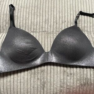 Victoria’s Secret 32B wireless bra